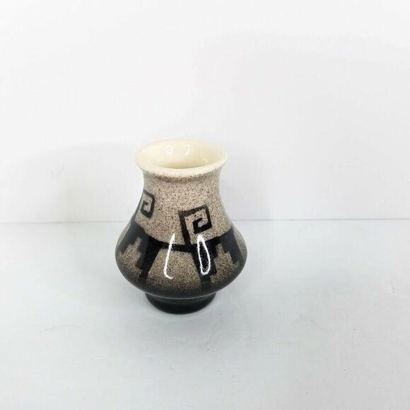 Handcrafted 1987 Native American-Inspired Pottery Vase With Geometric Design - Picture 1 of 7
